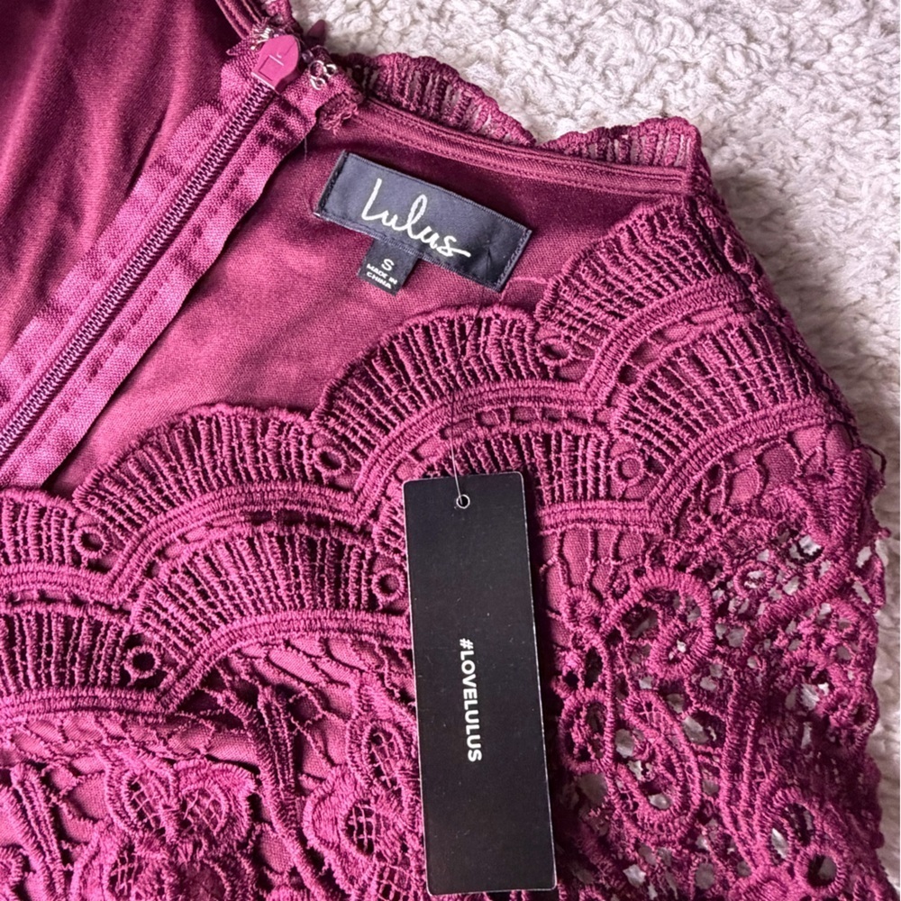 Women’s Small Lulu’s Burgundy Dress NWT - Picture 3 of 6